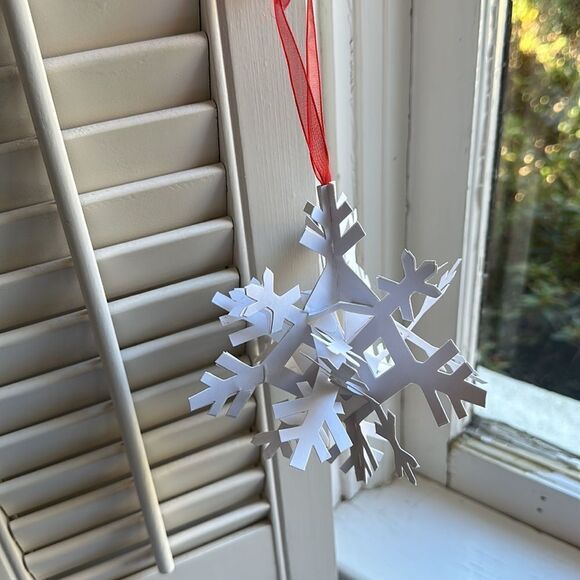 Borders Open Up A Season of Surprises Robert Sabuda for MoMA 3 pop up ornaments - Picture 7 of 7